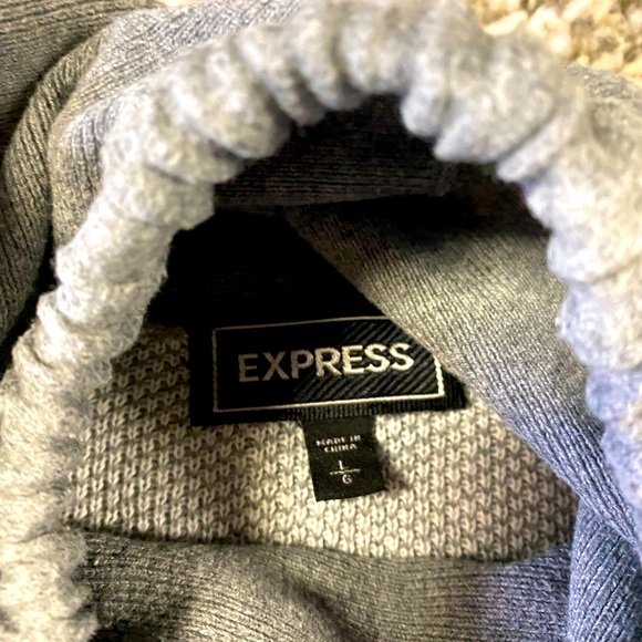⚪️Express Men’s Sweater ⚪️ - Picture 2 of 2